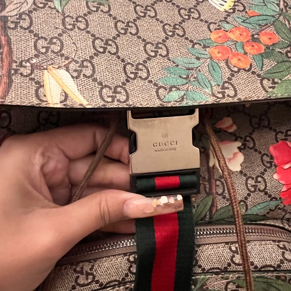 [SOLD] Gucci Tian Medium Flap Backpack - Picture 3 of 11